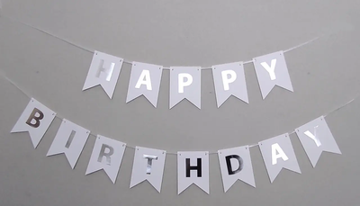 Гірлянда літери Happy Birthday срібло на білому 75670 фото