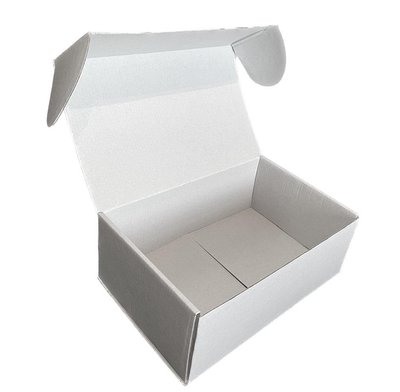 Подарункова коробка самозбірна середня "Біла" (25х16,5х9) двосторонній картон 2392 фото